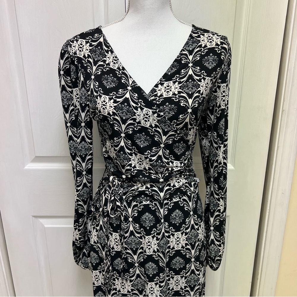 Max & Cleo | Black and White Long Sleeve Dress | Size M